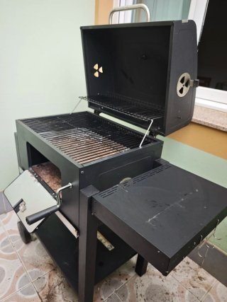 Barbacoa negra portátil.