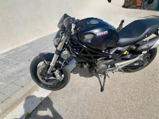 Moto .Ducati Monster 696 Negra