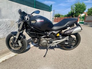 Moto .Ducati Monster 696 Negra