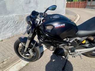 Moto .Ducati Monster 696 Negra