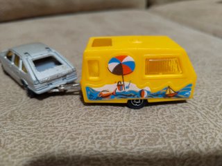 Simca 1308 con caravana Majorette