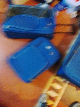 Maleta de viaje azul y gris