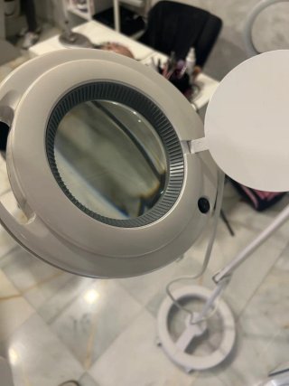 Lupa LED Profesional con Pie, Ruedas para estética