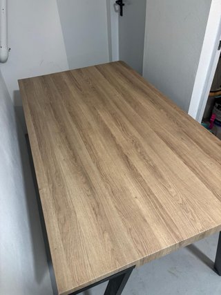 Mesa de madera y metal