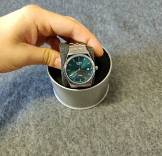 Reloj Casio plateado y dial verde Aqua