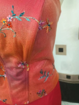 Vestido de fiesta largo rojo y multicolor