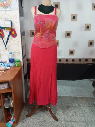 Vestido de fiesta largo rojo y multicolor