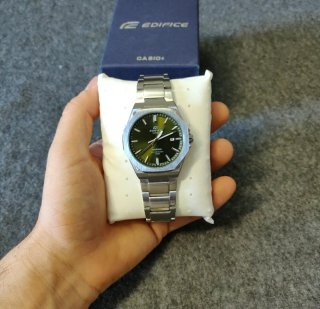 Reloj de acero y dial verde oliva