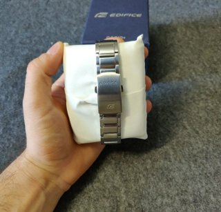 Reloj de acero y dial verde oliva