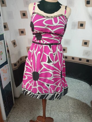 Vestido estampado floral rosa y negro