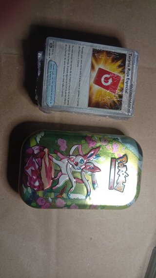 Cartas Pokémon + Lata Coleccionista