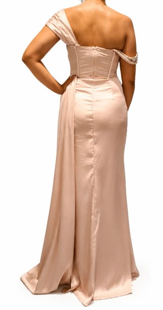 Vestido de fiesta de satén color champán