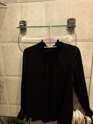 Blusa H&M Negra Cuello Alto