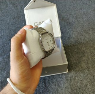 Reloj Casio Platrado y dial Blanco
