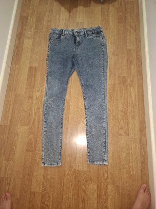 Pantalones vaqueros rotos talla 38