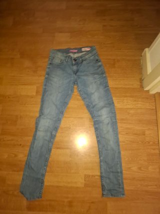 Pantalones vaqueros rotos talla 38