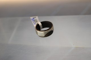 Anillo plata y ébano. 17'9 mm, talla 16.