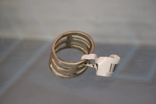 Anillo inclinado plata de ley. Joidart. 16,5 mm, talla 13.