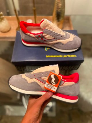 Zapatillas jhayber vintage grises y rojas