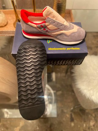 Zapatillas jhayber vintage grises y rojas