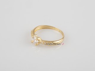 anillo oro 18k con piedra con circonita