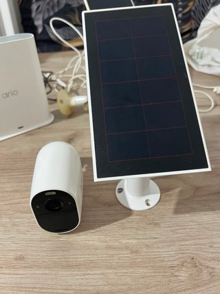 Arlo Cámaras de Seguridad con Paneles Solares
