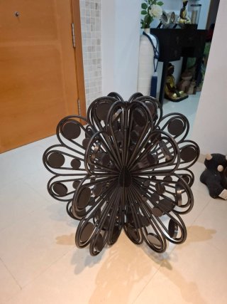 Escultura cinética metal negra 60cm