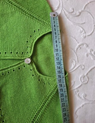 Bolero verde de punto con volantes