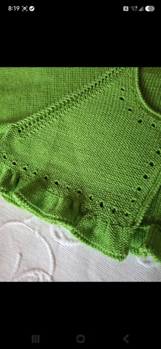 Bolero verde de punto con volantes