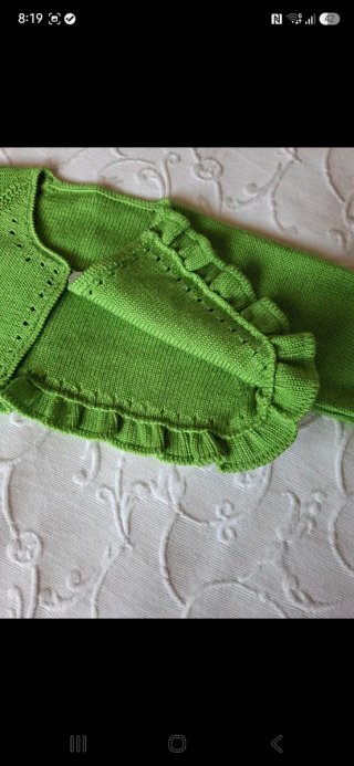 Bolero verde de punto con volantes