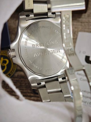 Breitling Avenger GMT 43 A32397