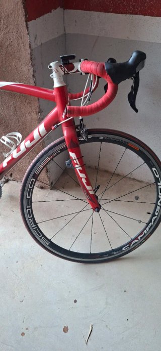 Bicicleta de carretera Fuji Talla M Roja