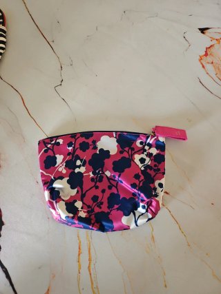 2 neceseres Estée Lauder / billetera