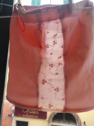 Gonna rosa con dettagli
