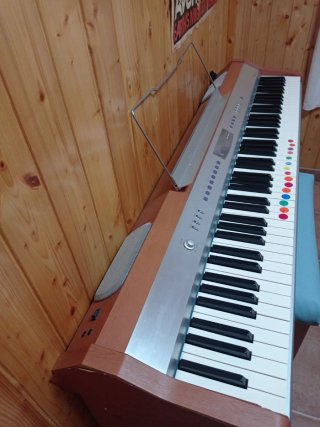 Piano Electrónico con Funda y Banqueta