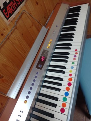 Piano Electrónico con Funda y Banqueta