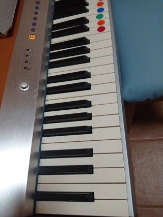 Piano Electrónico con Funda y Banqueta