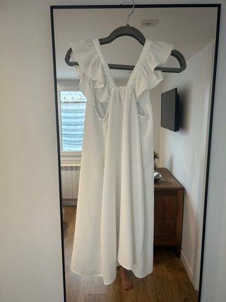 Vestido blanco con volantes