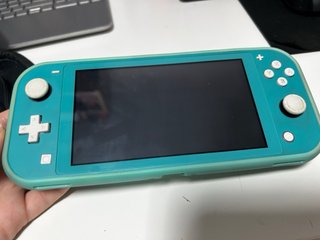 Nintendo switch lite, con funda y 4 juegos