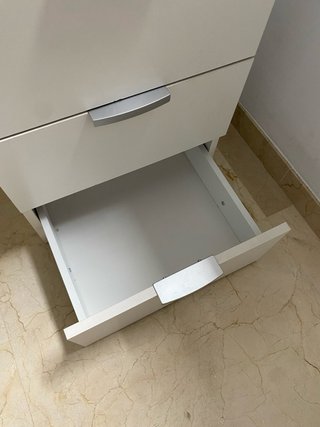 Escritorio blanco con 4 cajones