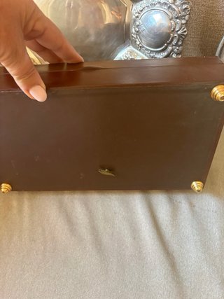 Caja cigarrera inglesa con escudo