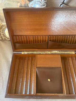 Caja cigarrera inglesa con escudo