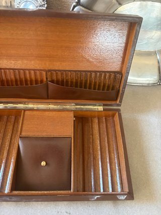 Caja cigarrera inglesa con escudo