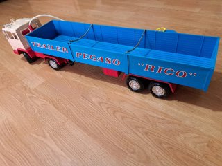 Camión Pegaso Rico