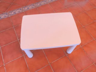 Mesa infantil blanca