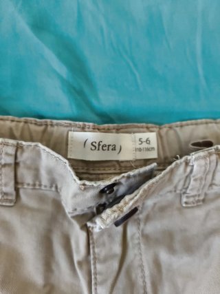 Pantalones cortos niño beige y azul