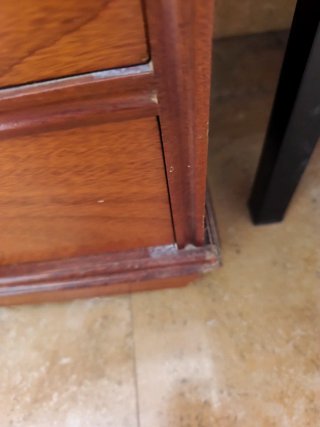 2 Mesitas de noche de madera, cómoda y cabecero
