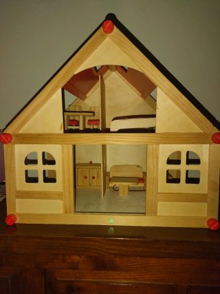 Casa de muñecas de madera