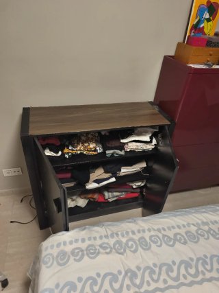 Cómoda de madera negra