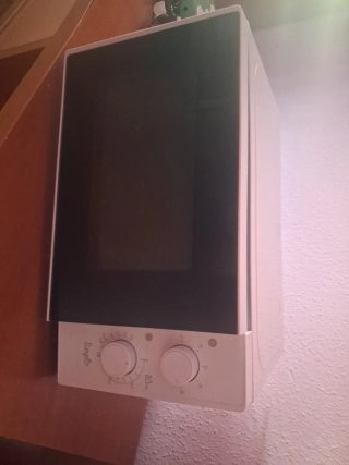 Microondas blanco Simpa TIENE 1 SEMANA DE USO